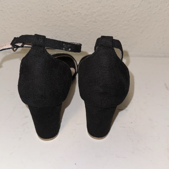 Heels - Picture 2 of 3